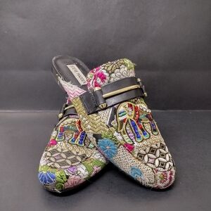 - STEVE MADDEN KERA -  EMBROIDERED ELEPHANT FLORAL FLAT LOAFER MULES  SIZE :8.5
